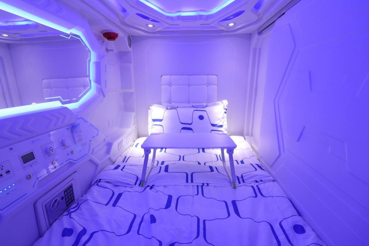 Jc Space Capsule Hotel Kuah Exterior photo