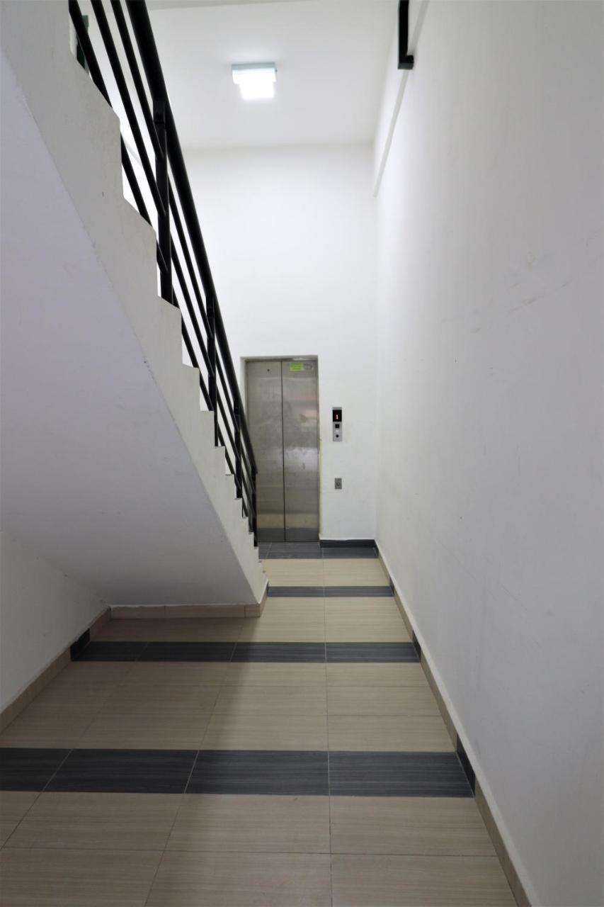 Jc Space Capsule Hotel Kuah Exterior photo
