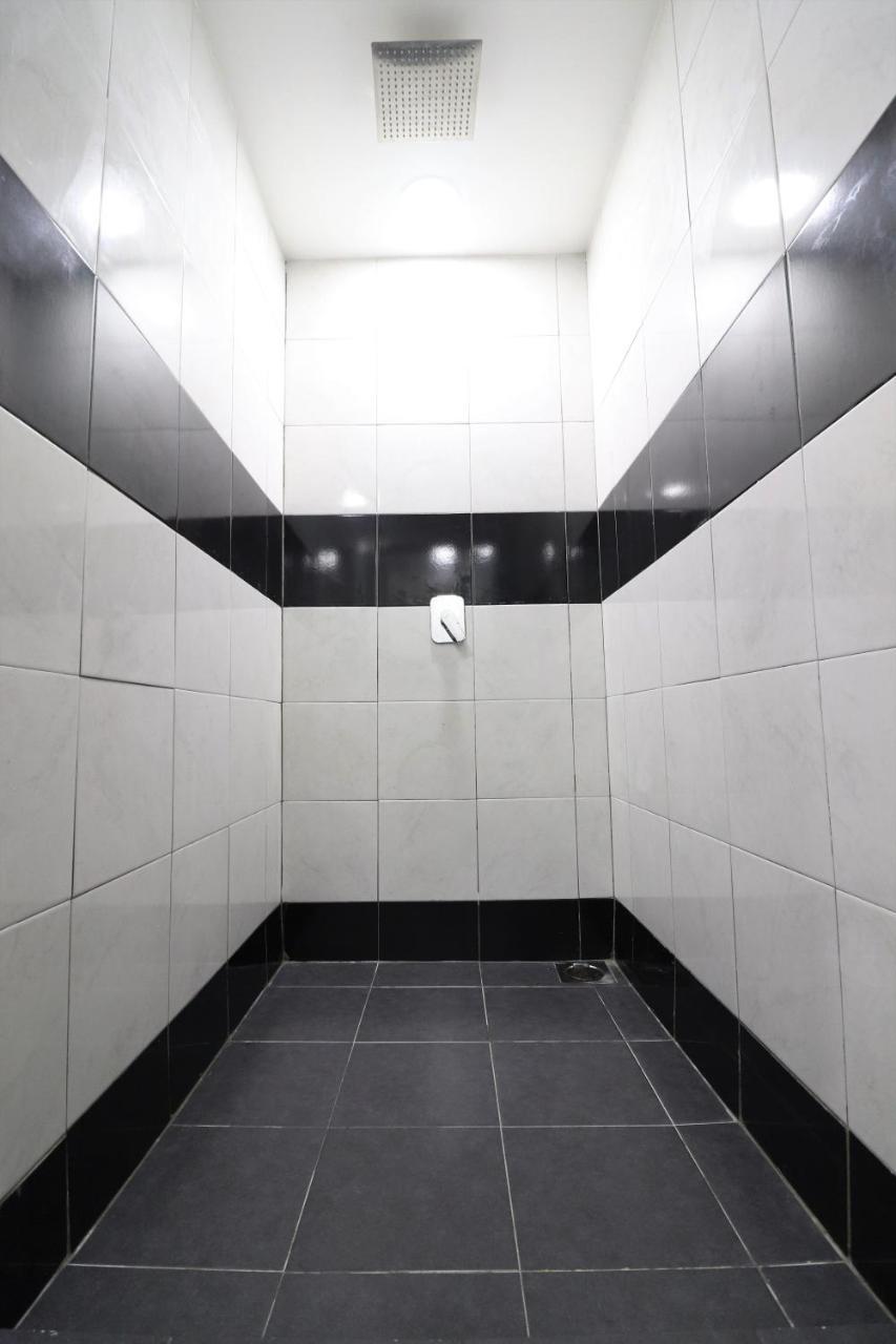 Jc Space Capsule Hotel Kuah Exterior photo